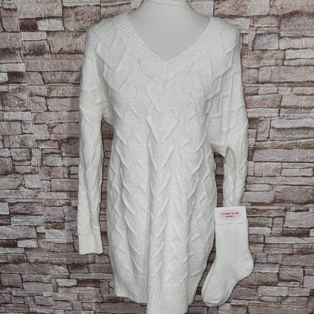 No Comment Cozy Cable-Knit V-Neck Sweater And Socks Set 2 Brand New